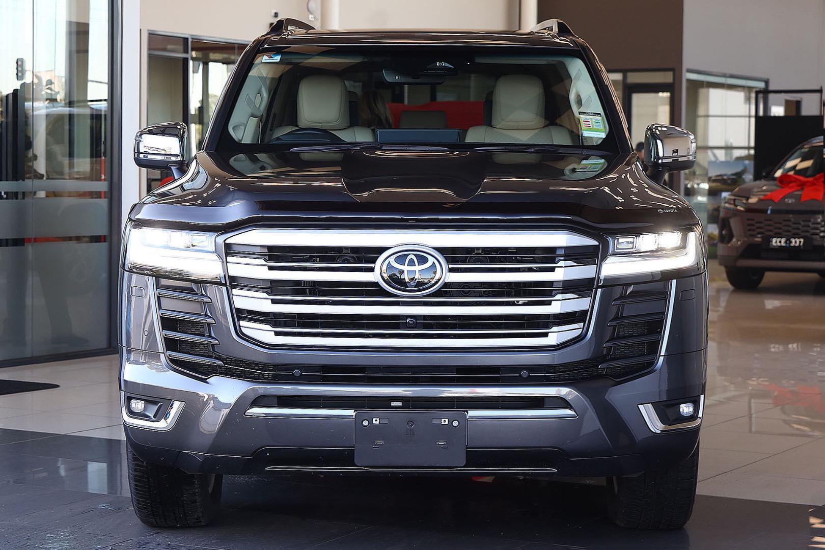 2025 Toyota Landcruiser Sahara ZX in Silver