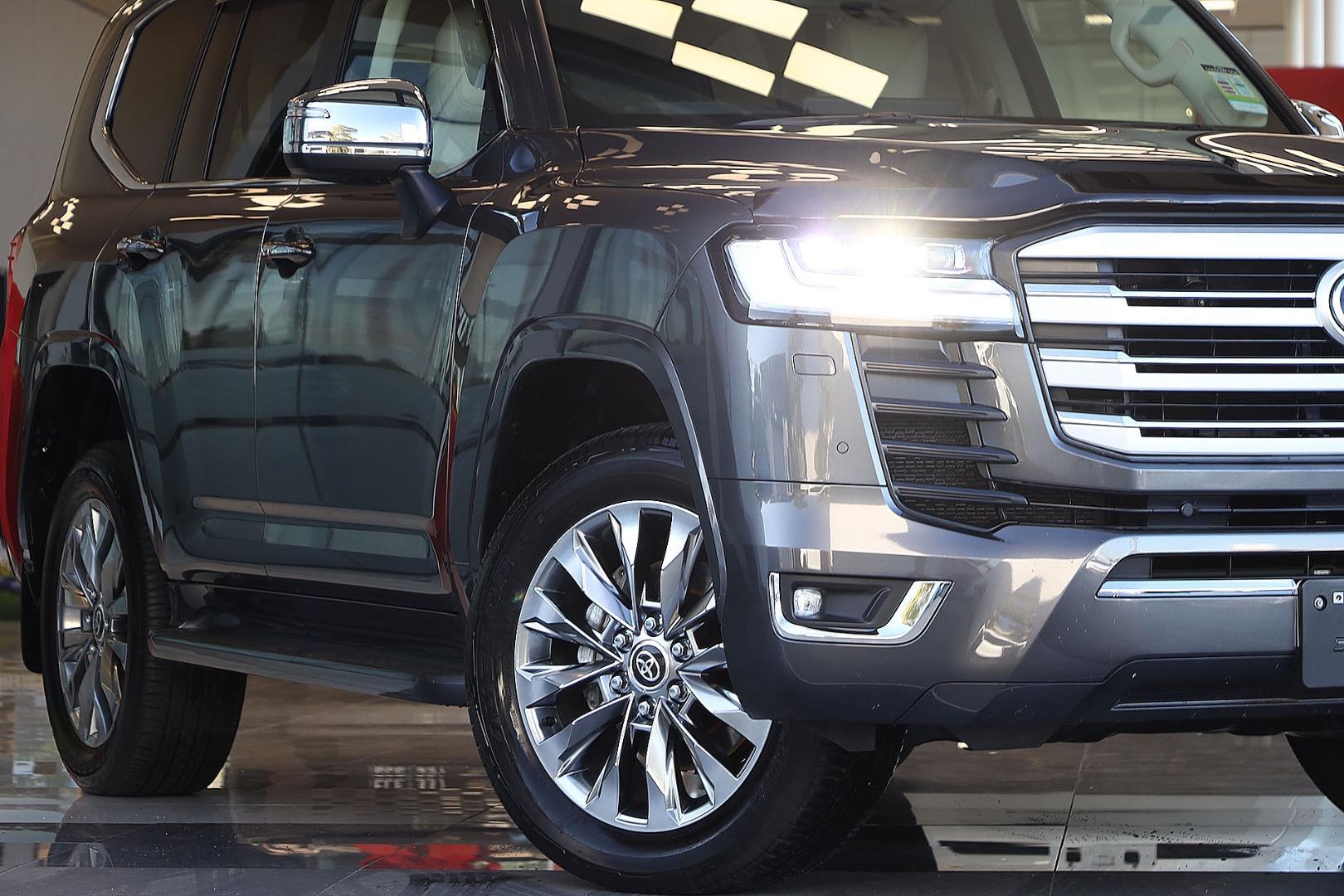 2025 Toyota Landcruiser Sahara ZX in Silver
