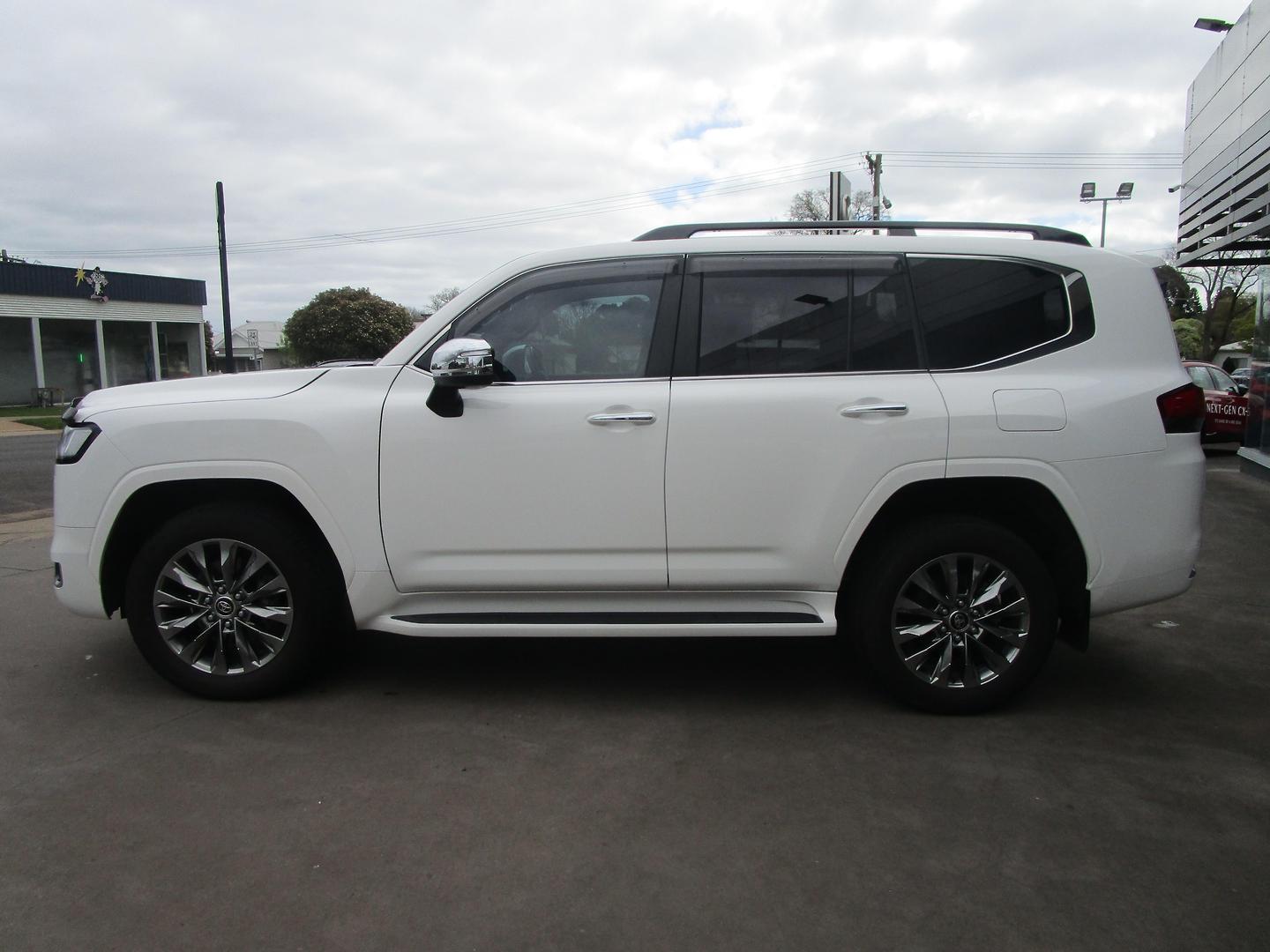2021 Toyota Landcruiser Sahara ZX in White
