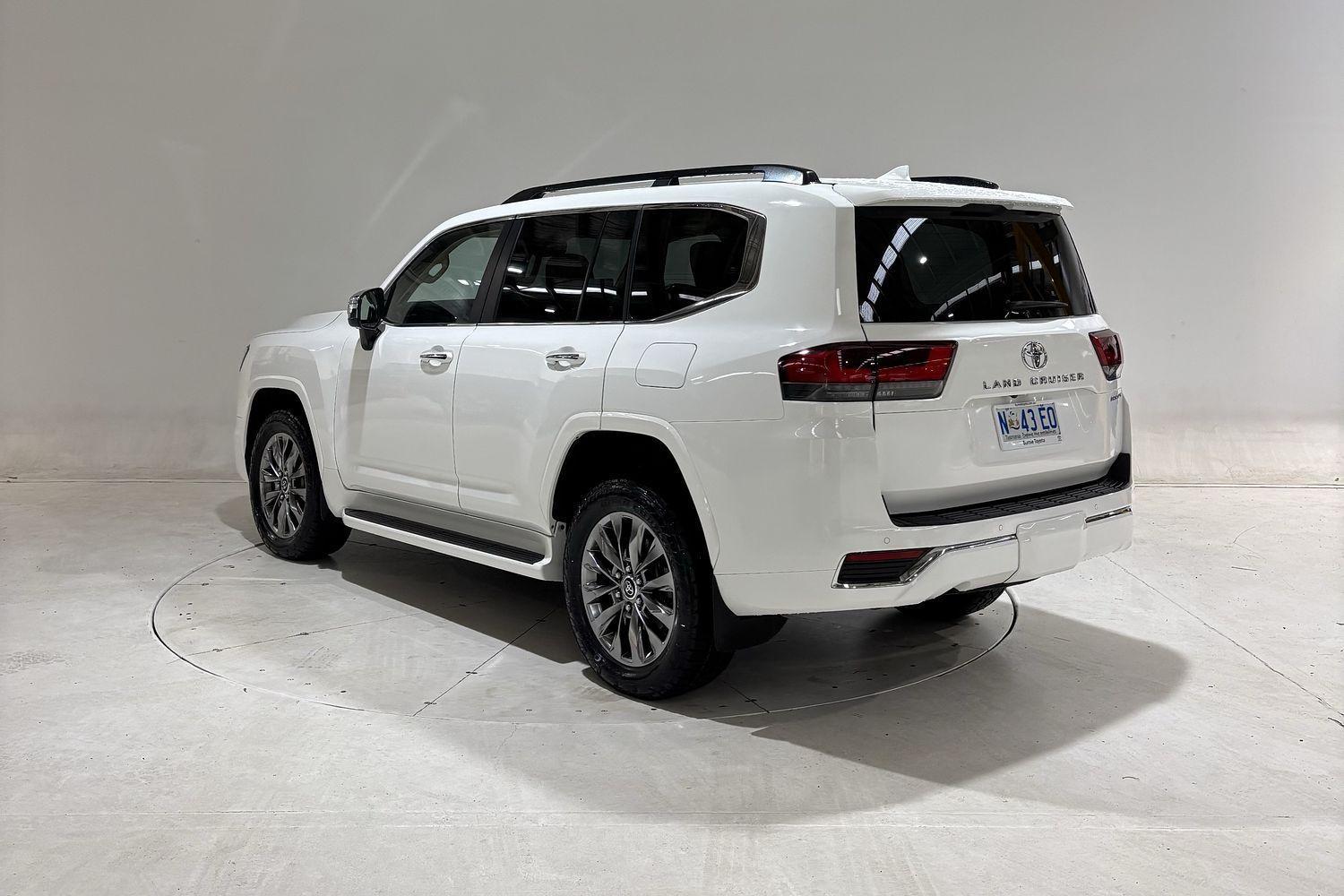 2023 Toyota Landcruiser Sahara ZX in White