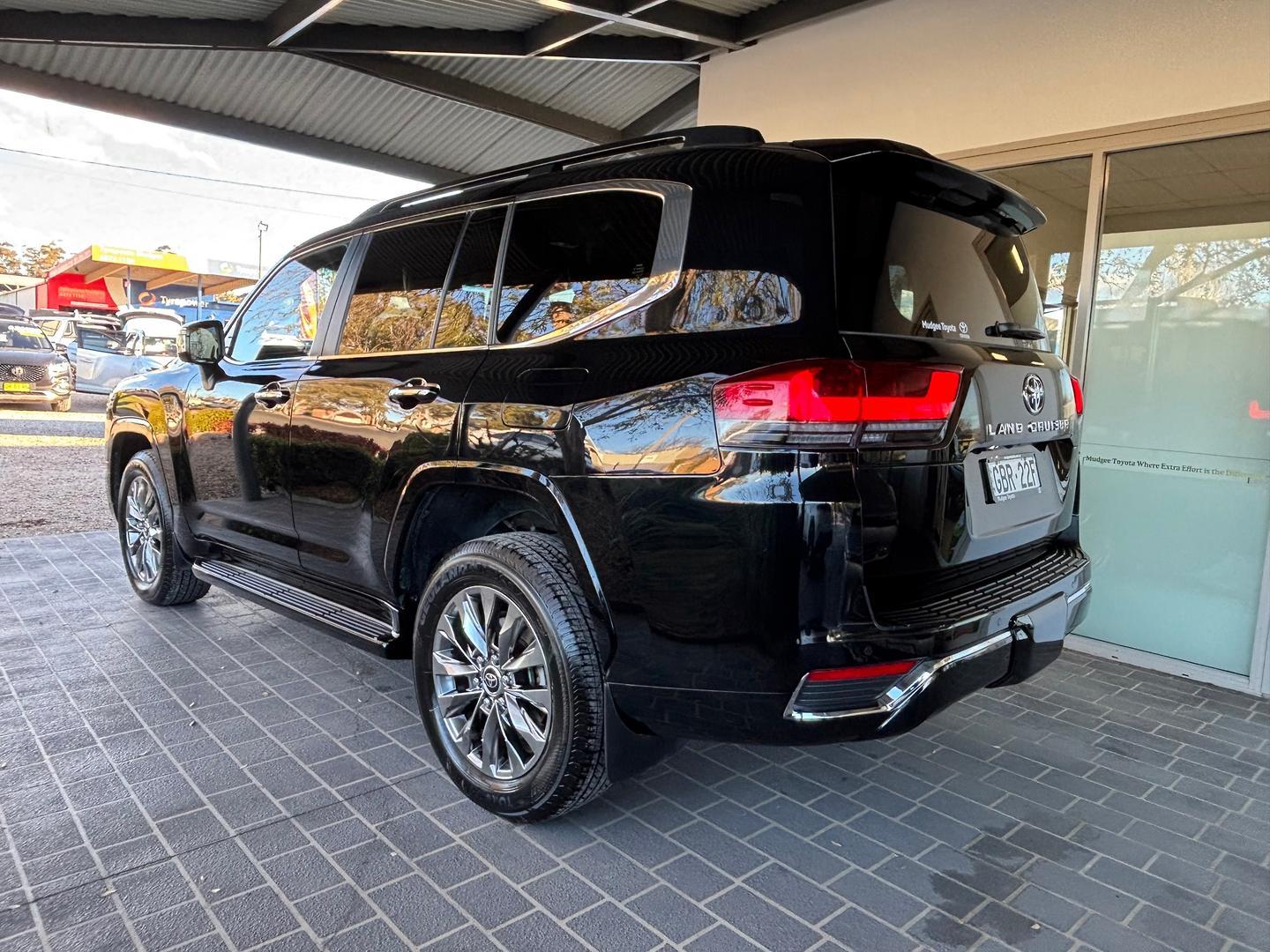 2021 Toyota Landcruiser Sahara ZX in Black