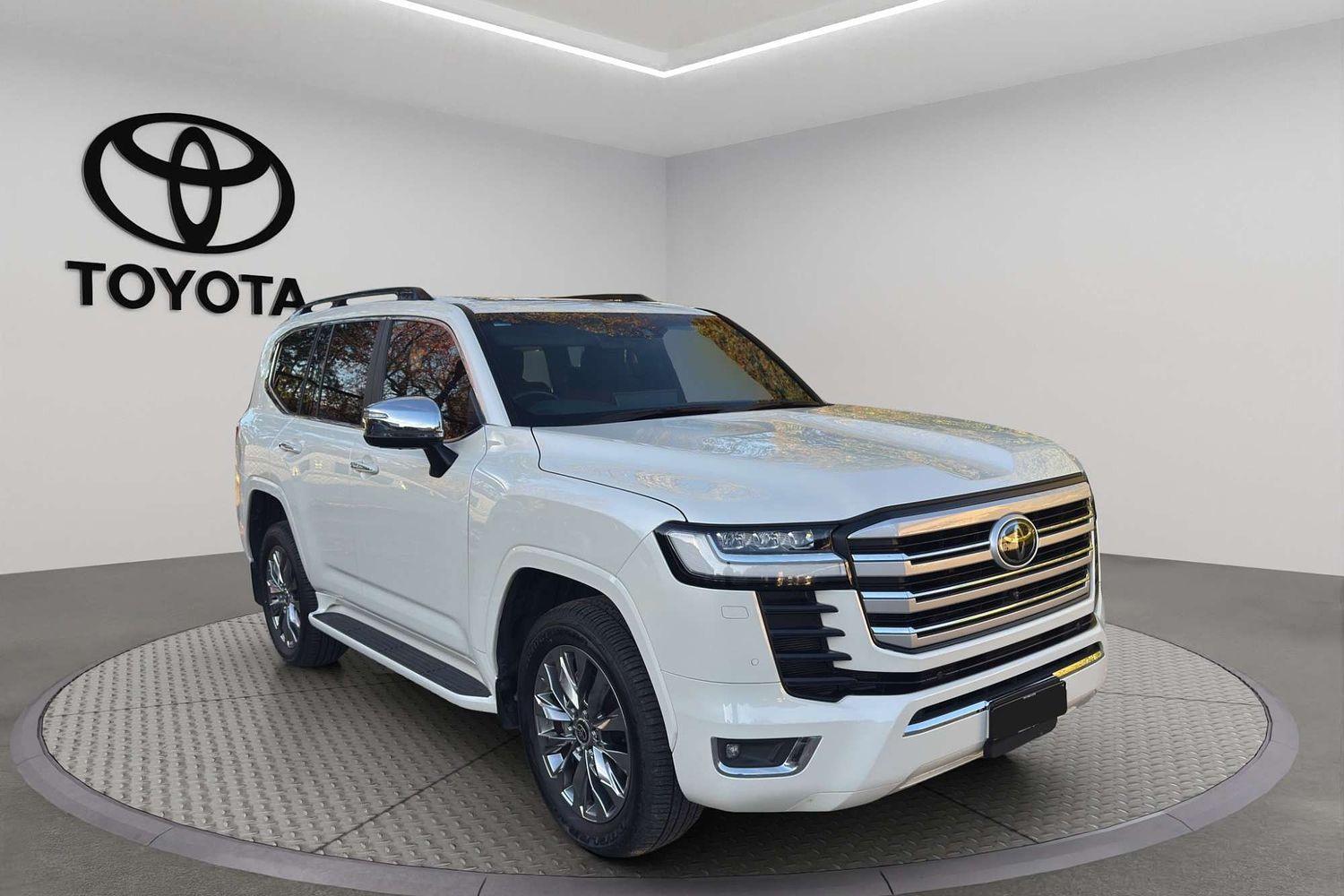 2022 Toyota Landcruiser 300 Sahara ZX in White