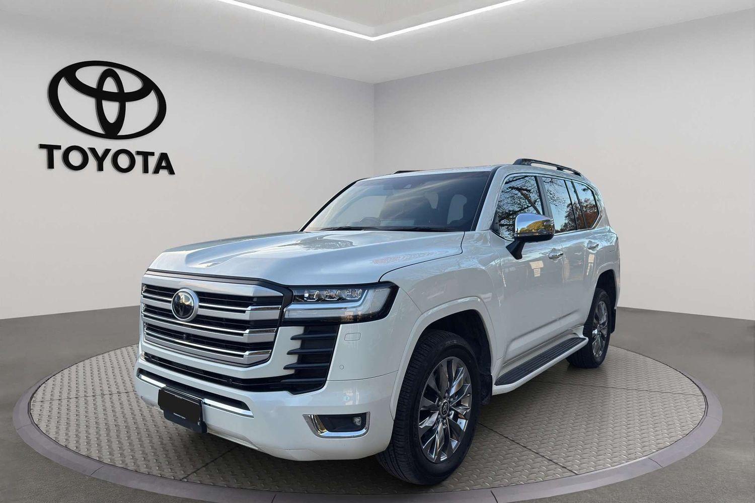 2022 Toyota Landcruiser 300 Sahara ZX in White