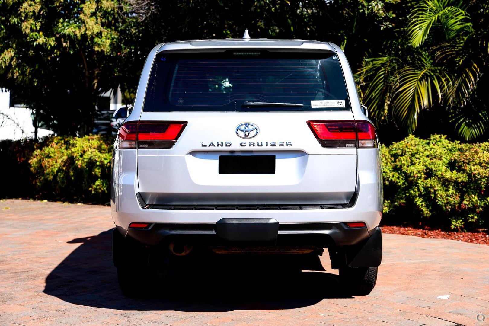 2025 Toyota Landcruiser GX in Silver