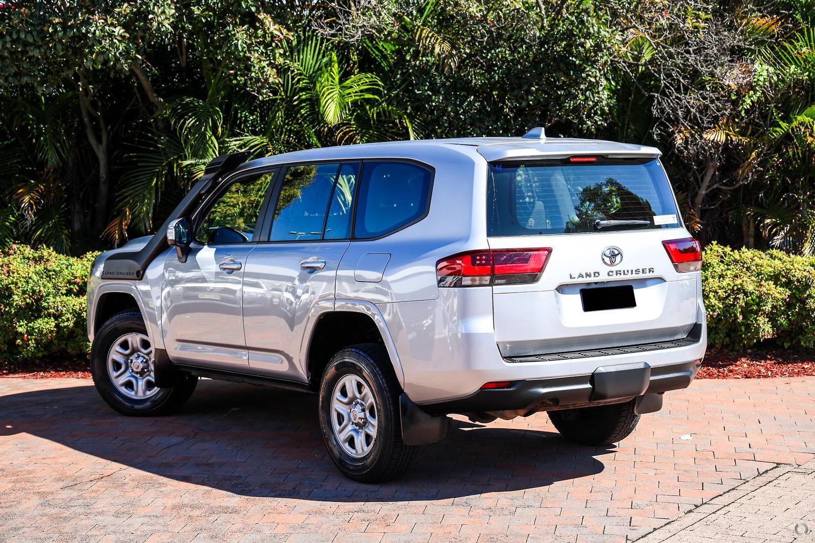 2025 Toyota Landcruiser GX in Silver