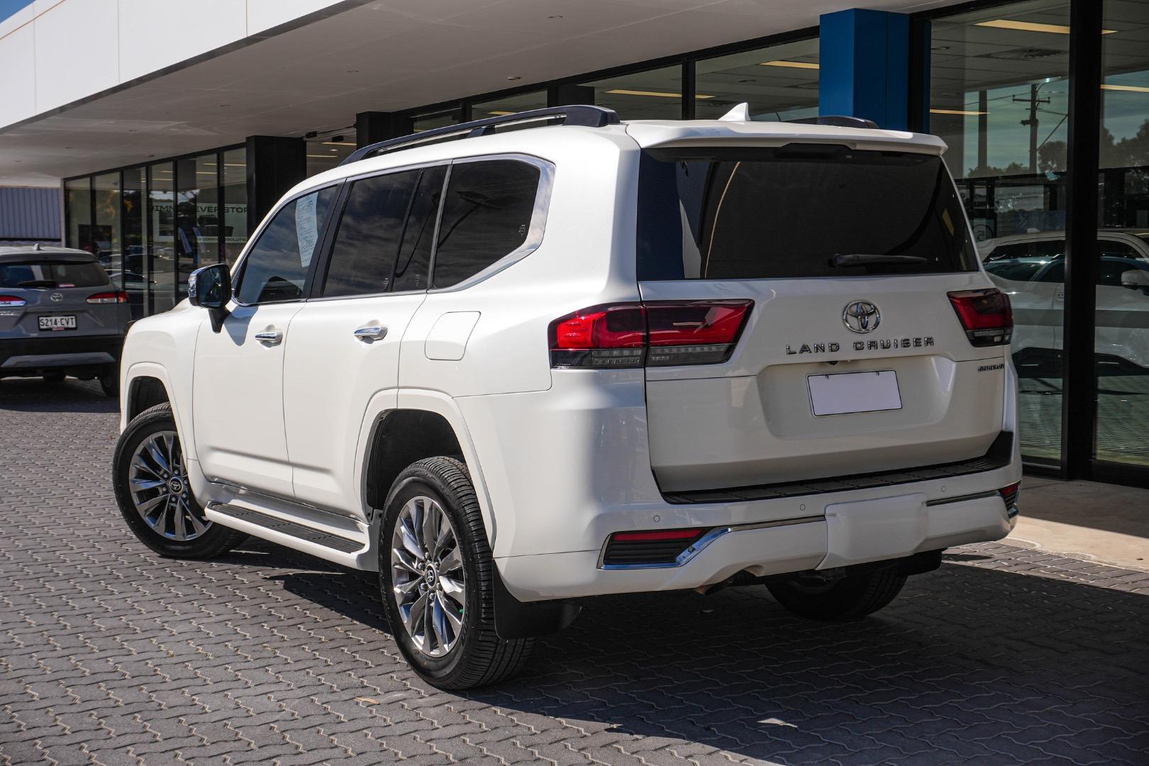 2021 Toyota Landcruiser Sahara ZX in White