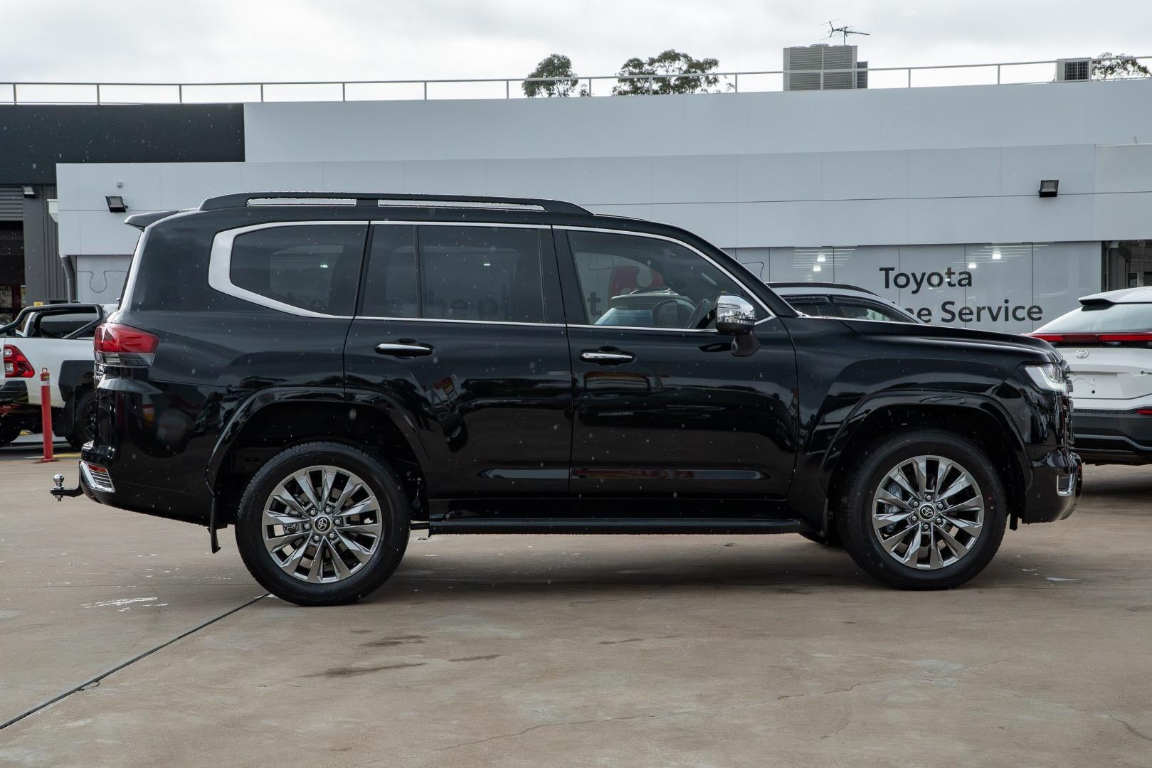 2026 Toyota Landcruiser Sahara ZX in Black