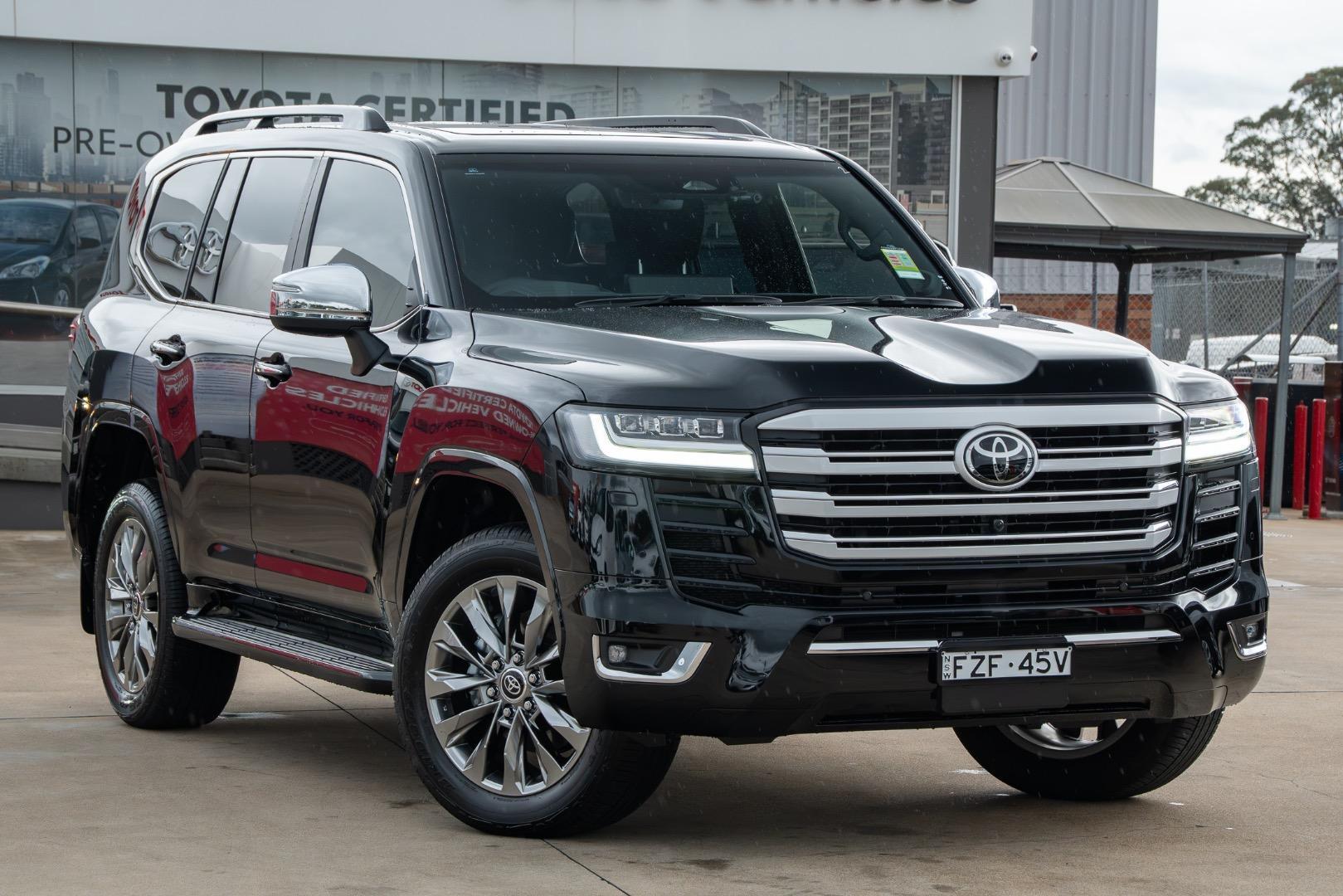 2026 Toyota Landcruiser Sahara ZX in Black
