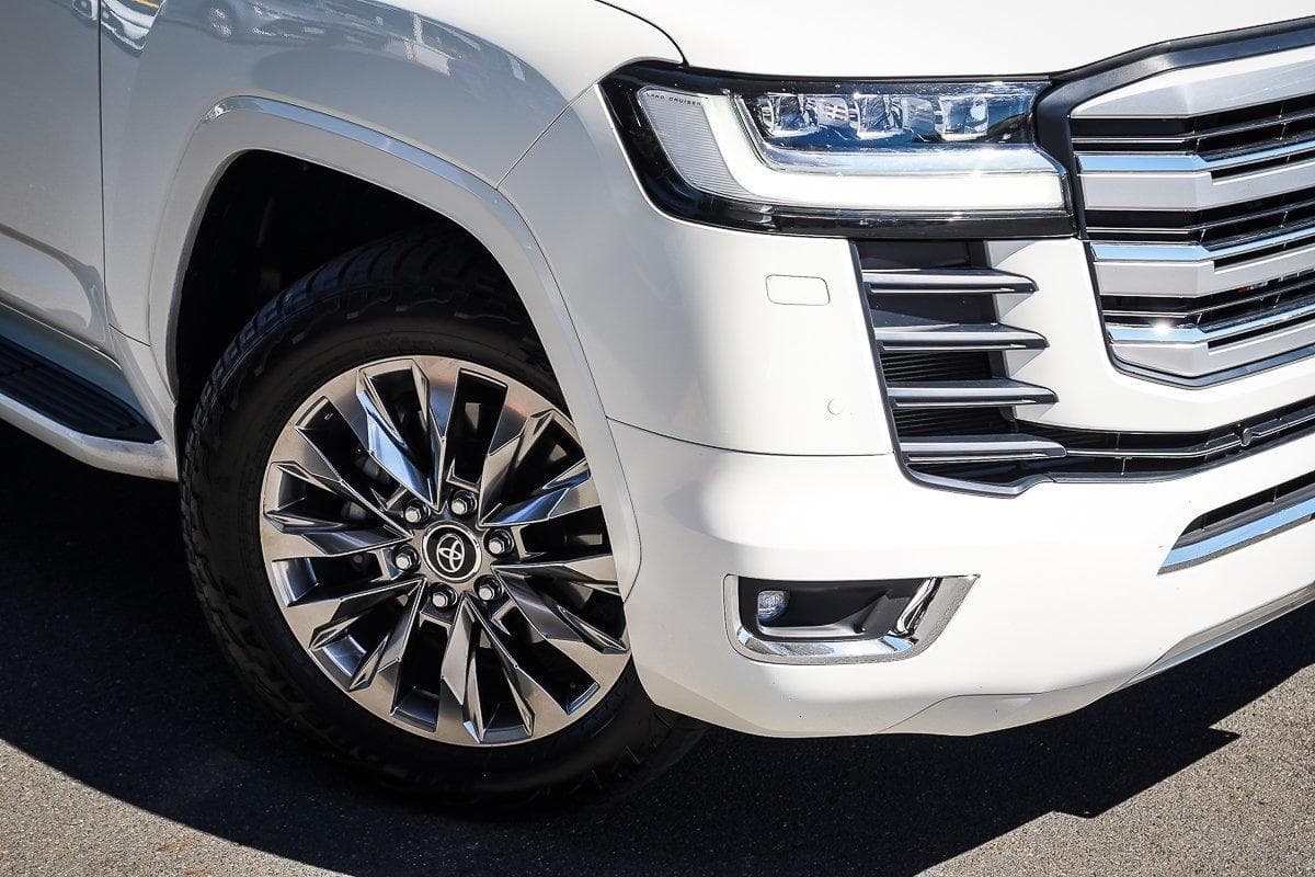 2021 Toyota Landcruiser Sahara ZX in White