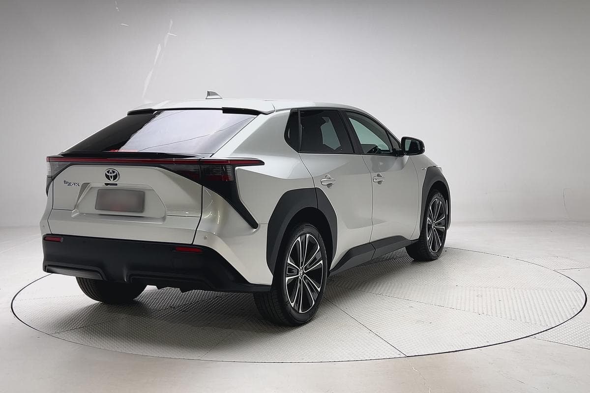 2024 Toyota bZ4X 2WD in Silver