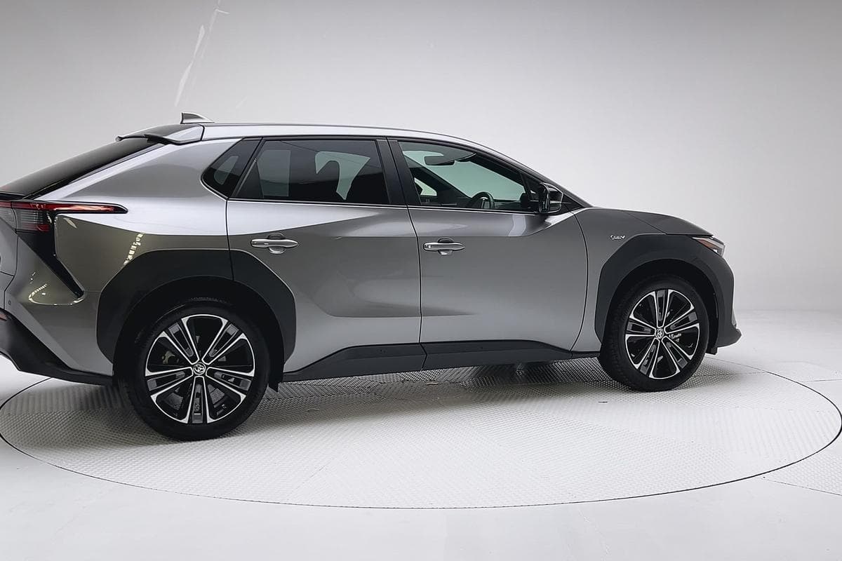 2023 Toyota bZ4X Standard 2WD in Silver