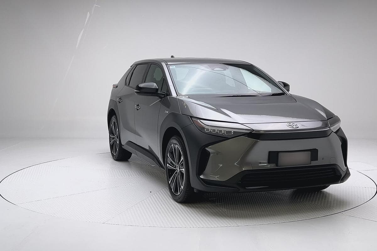 2023 Toyota bZ4X Standard 2WD in Silver