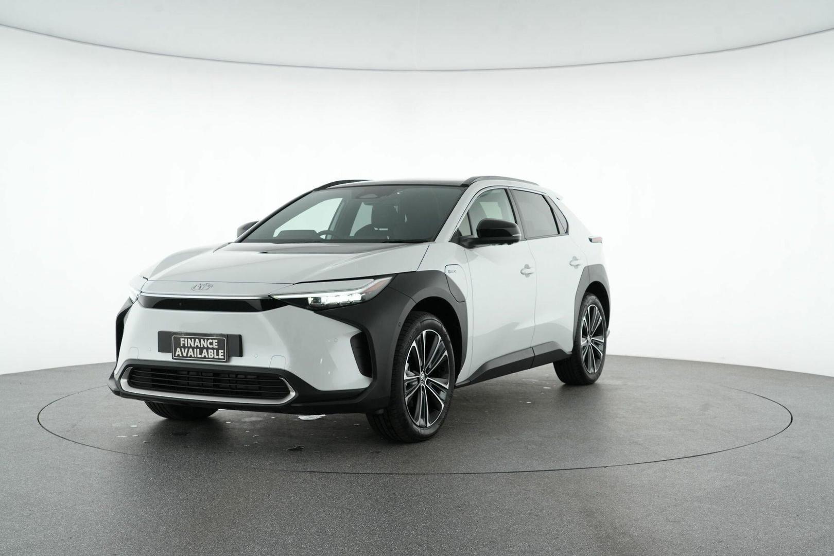 2025 Toyota bZ4X AWD in White