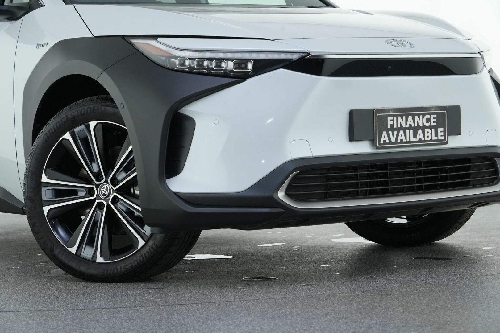 2025 Toyota bZ4X AWD in White