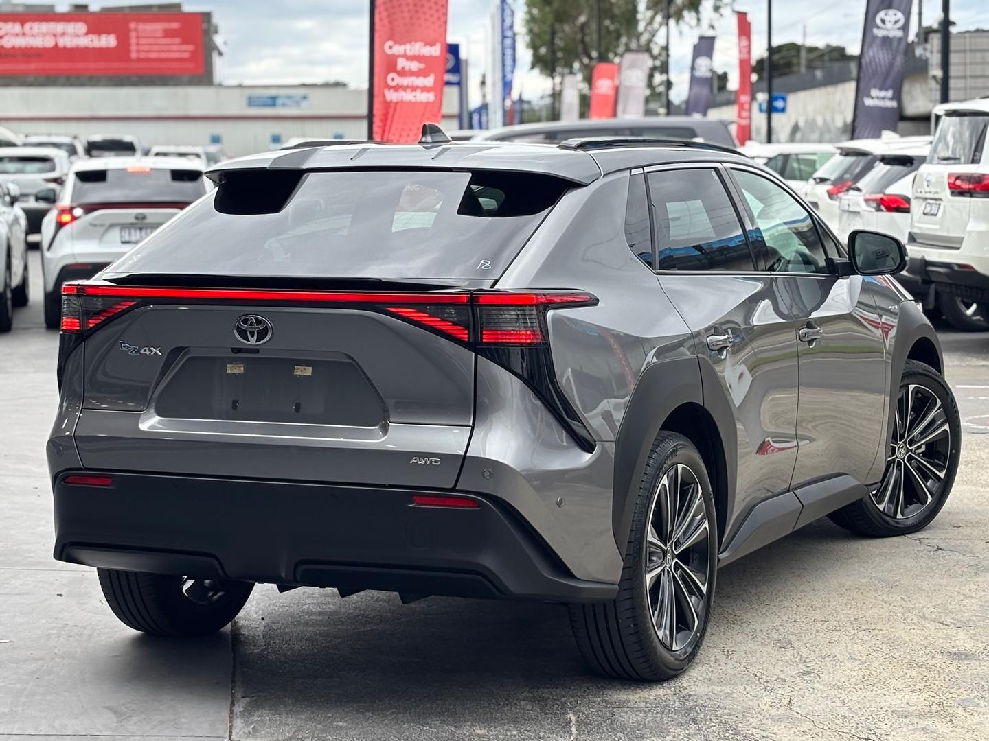 2024 Toyota bZ4X Standard AWD in Silver