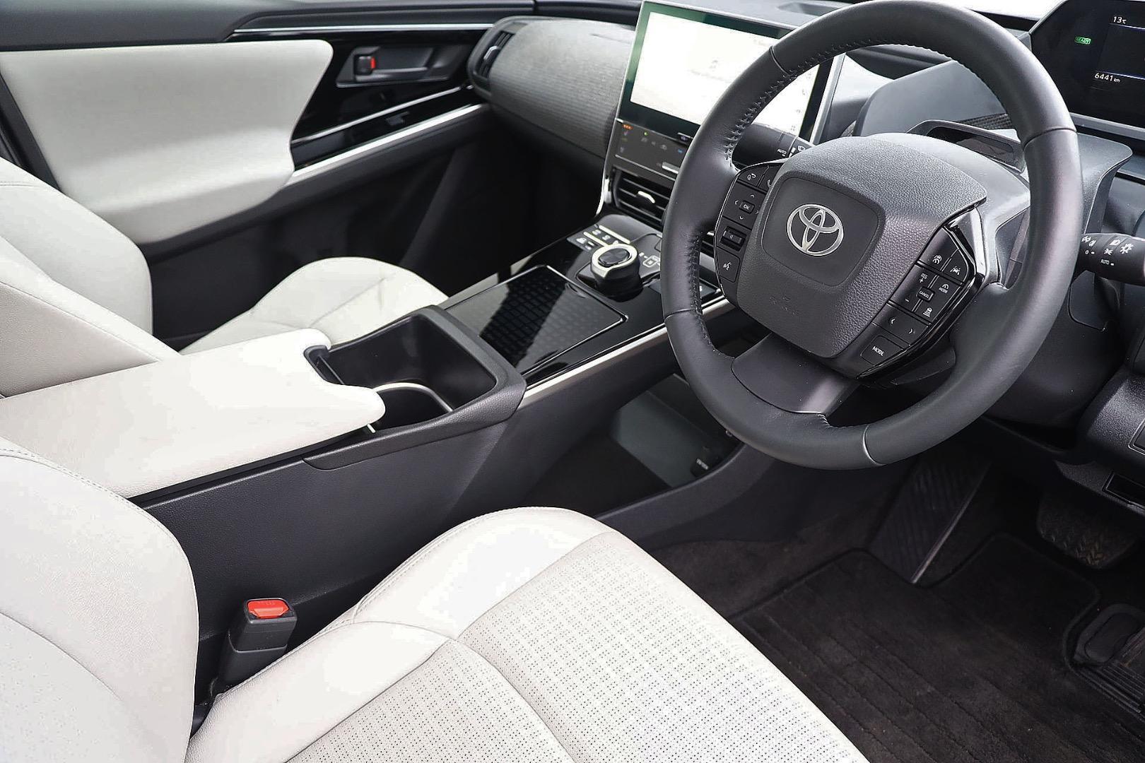 2024 Toyota bZ4X Standard AWD in Silver