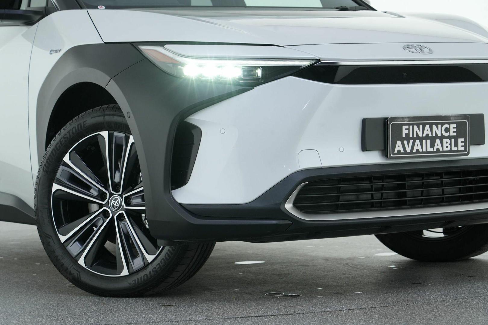 2025 Toyota bZ4X AWD in White