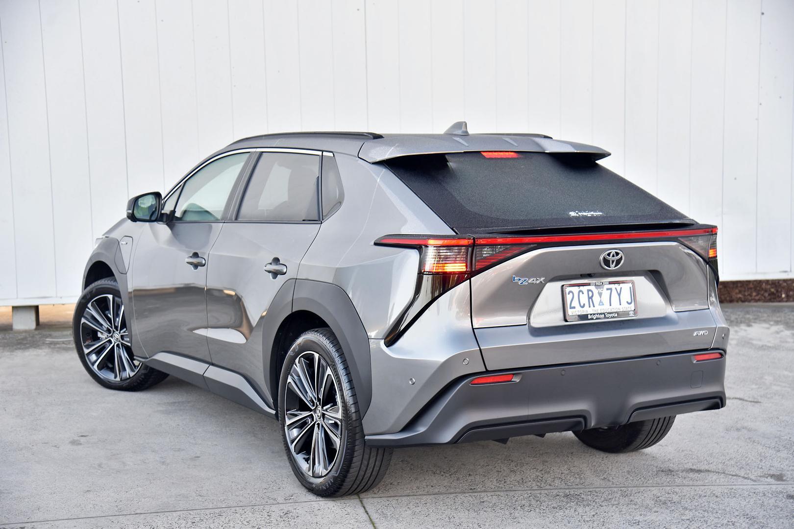 2025 Toyota bZ4X Standard AWD in Silver