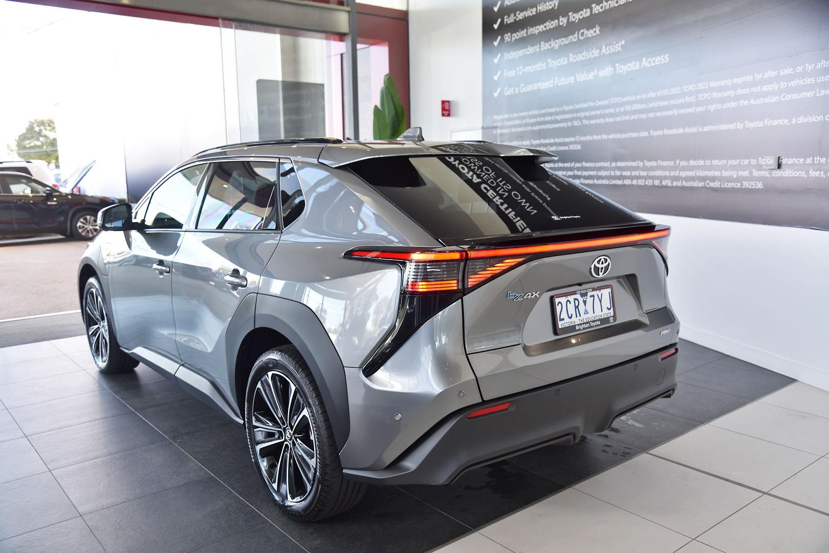 2025 Toyota bZ4X Standard AWD in Silver