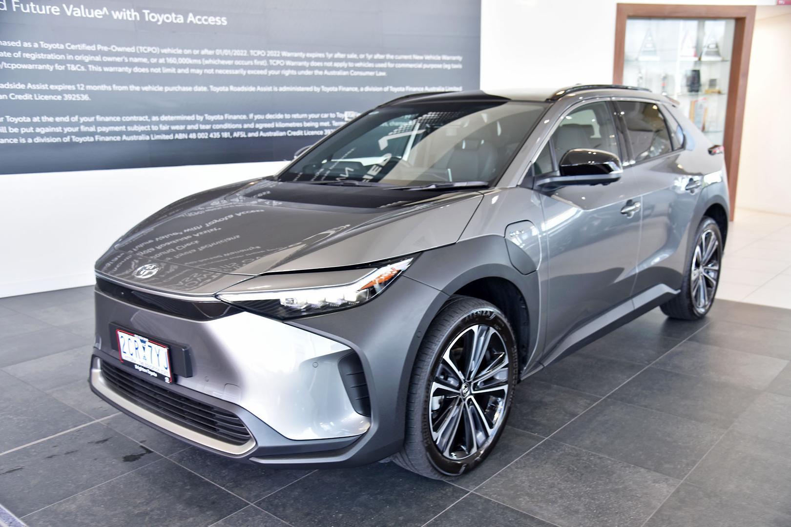 2025 Toyota bZ4X Standard AWD in Silver
