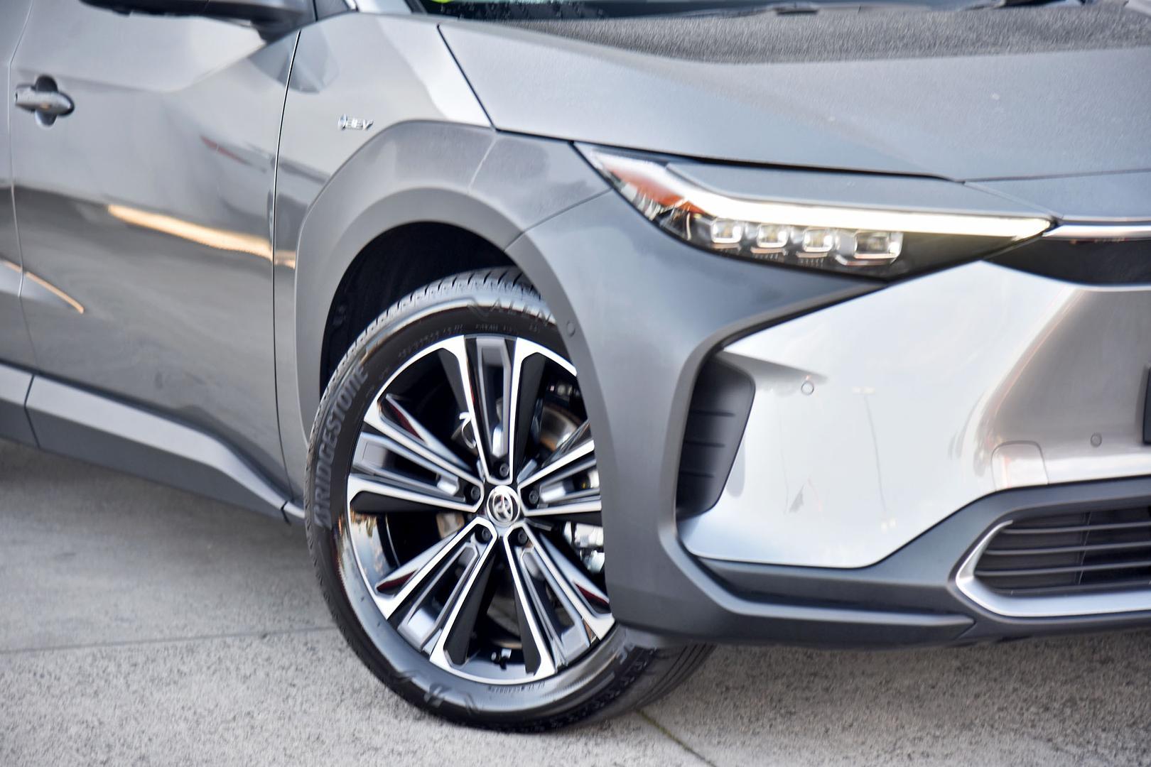 2025 Toyota bZ4X Standard AWD in Silver