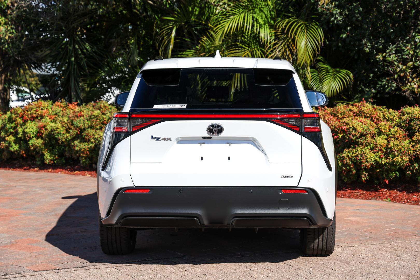 2024 Toyota bZ4X Standard AWD in White