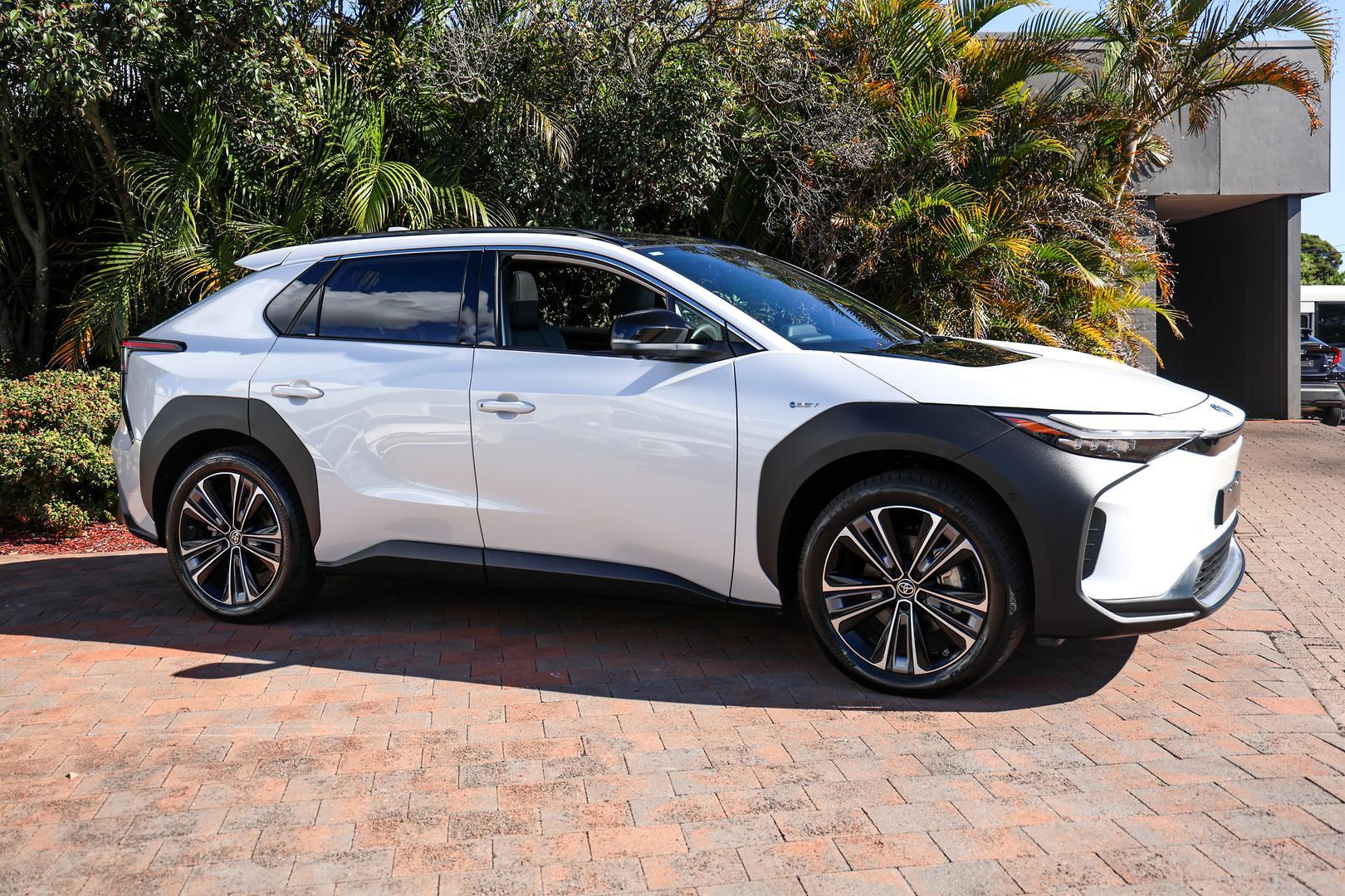 2024 Toyota bZ4X Standard AWD in White