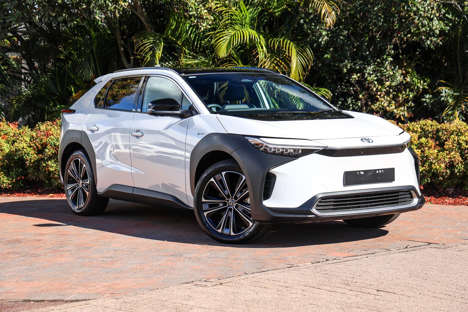 2024 Toyota bZ4X Standard AWD in White