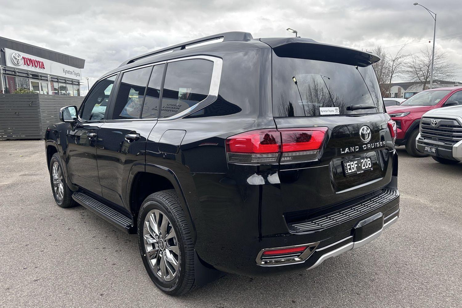 2026 Toyota Landcruiser Sahara ZX in Black
