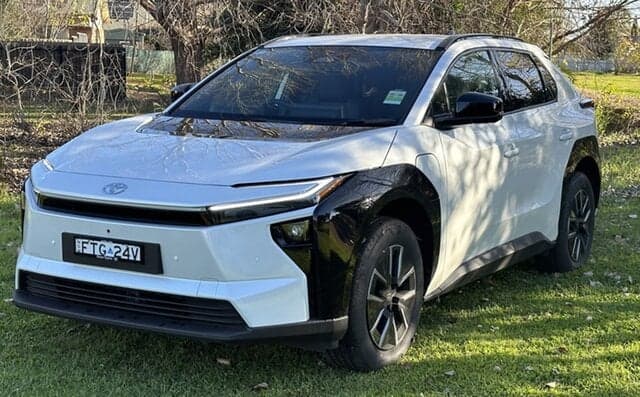 2025 Toyota bZ4X Standard 2WD in White