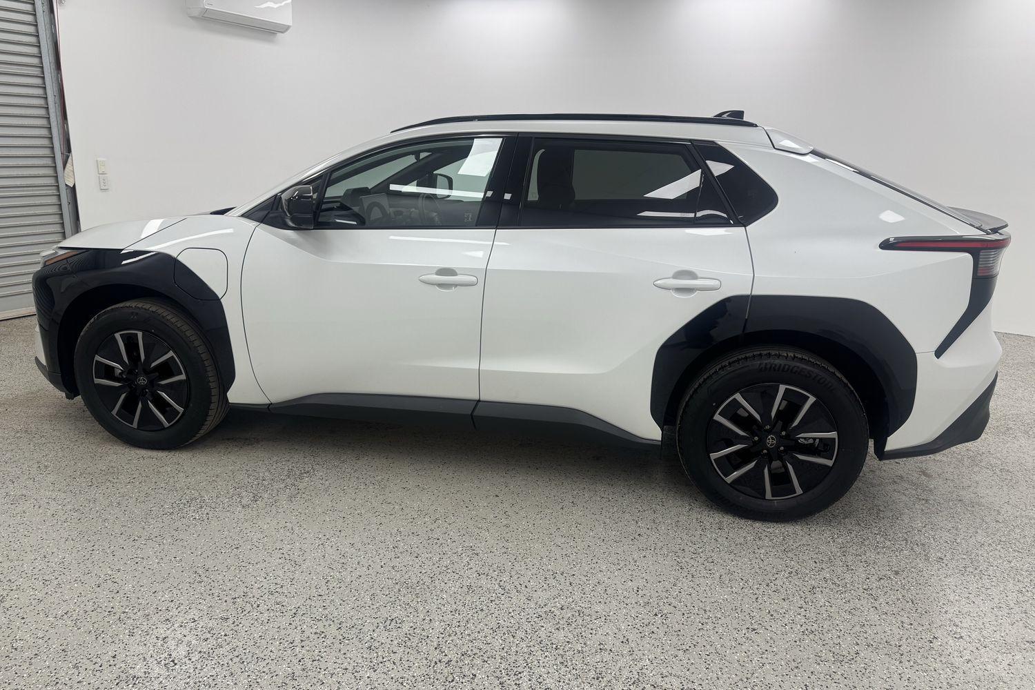 2025 Toyota bZ4X Standard 2WD in White