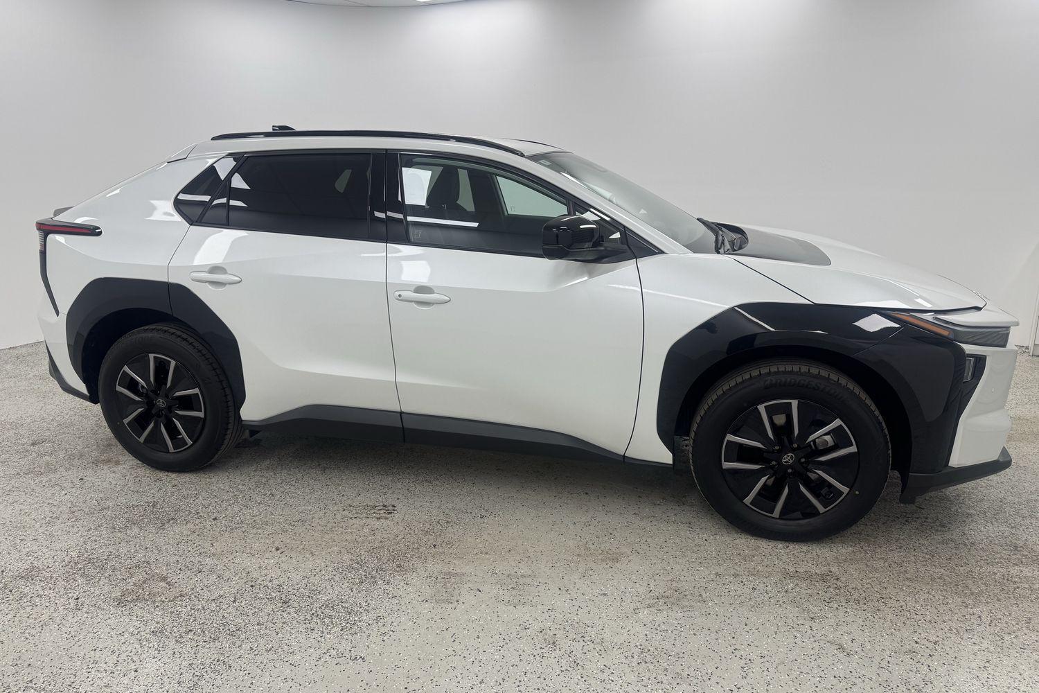 2025 Toyota bZ4X Standard 2WD in White