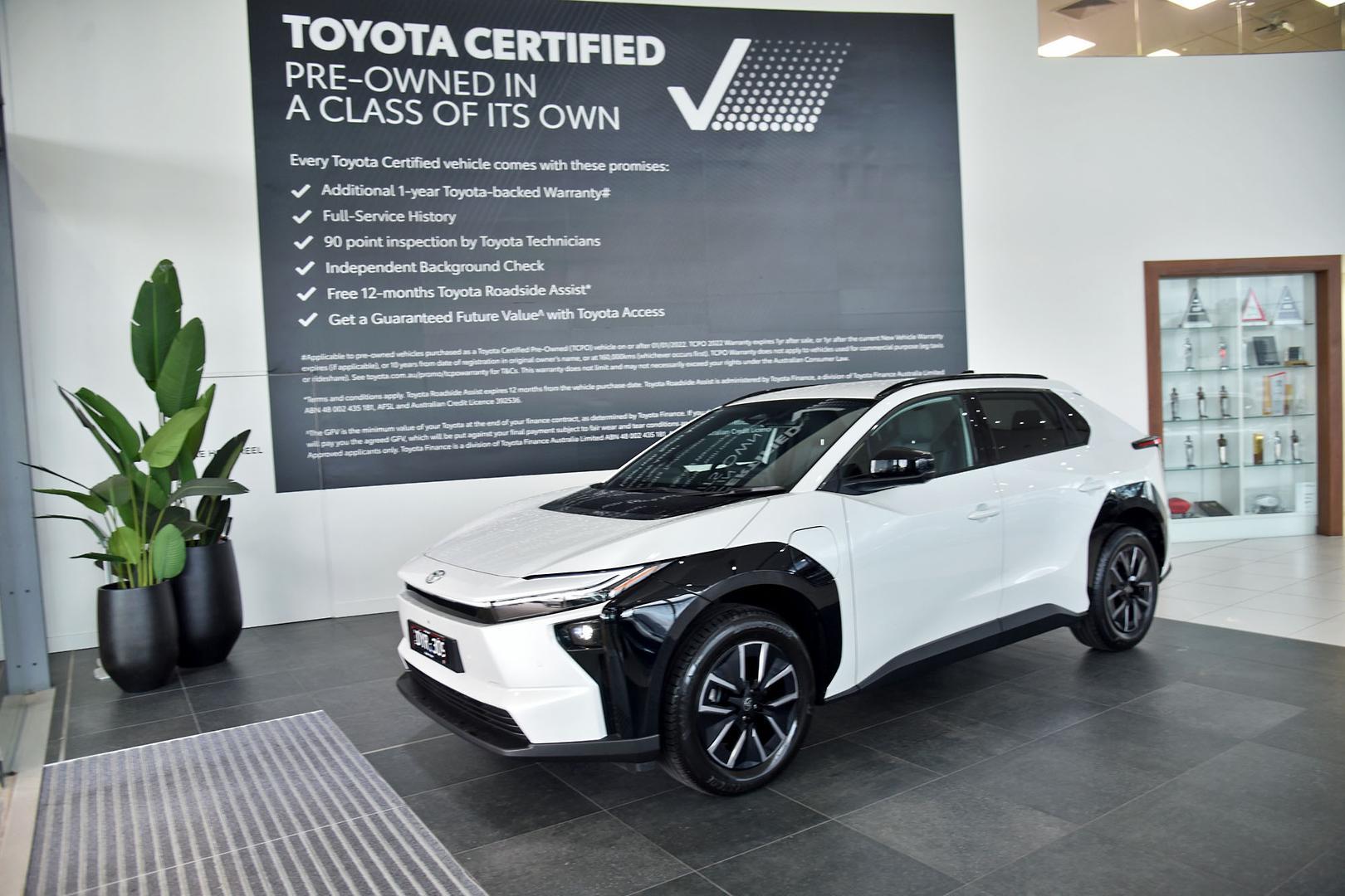 2025 Toyota bZ4X Standard 2WD in White