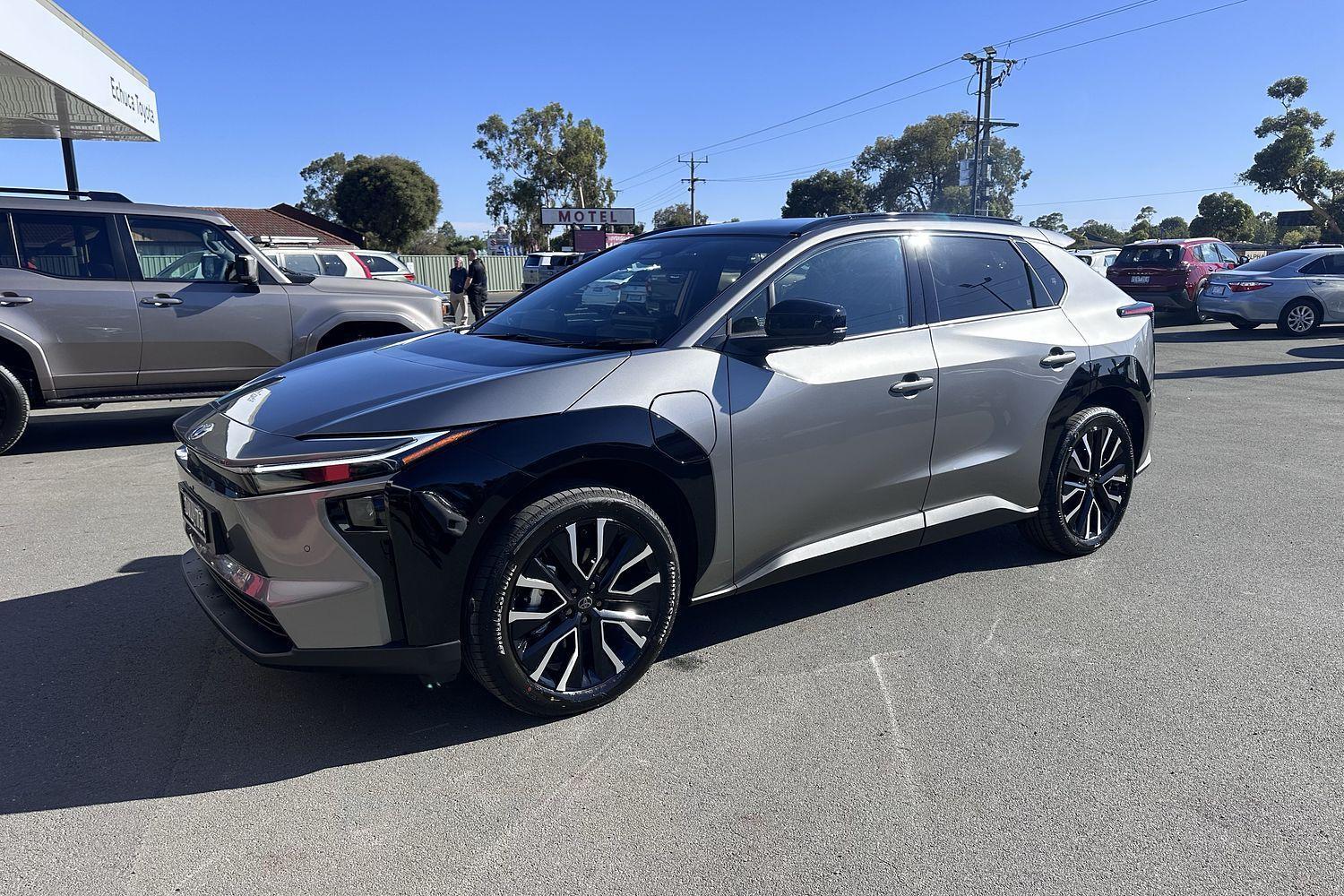 2025 Toyota bZ4X AWD in Silver