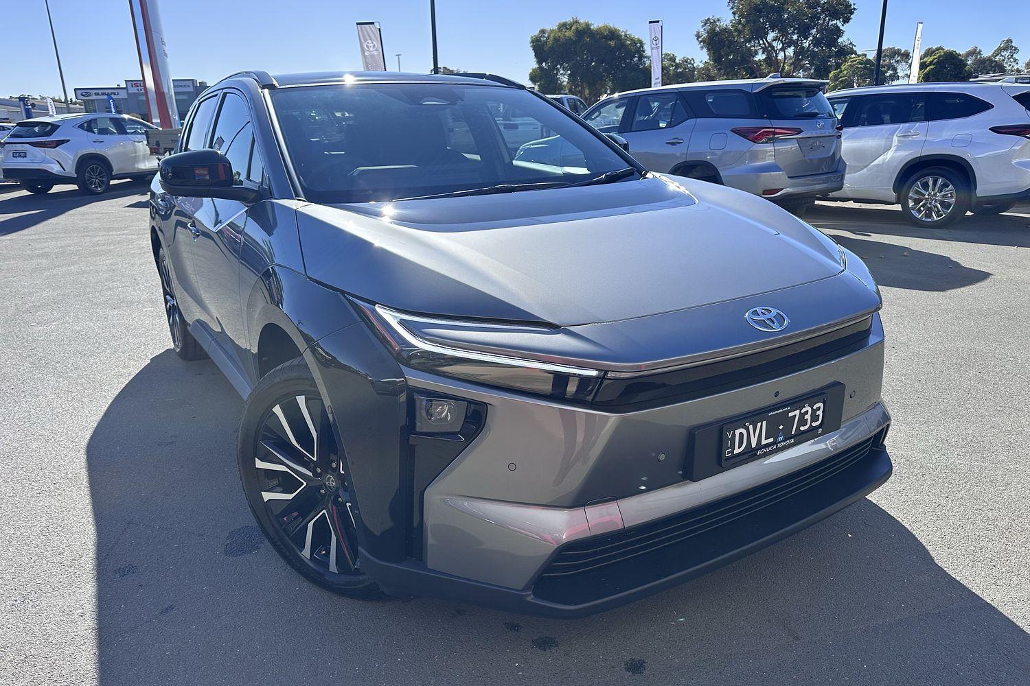 2025 Toyota bZ4X AWD in Silver
