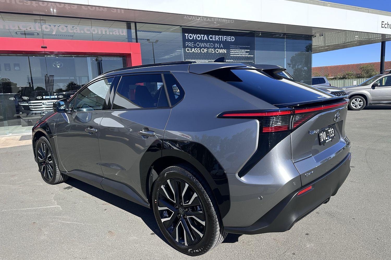 2025 Toyota bZ4X AWD in Silver