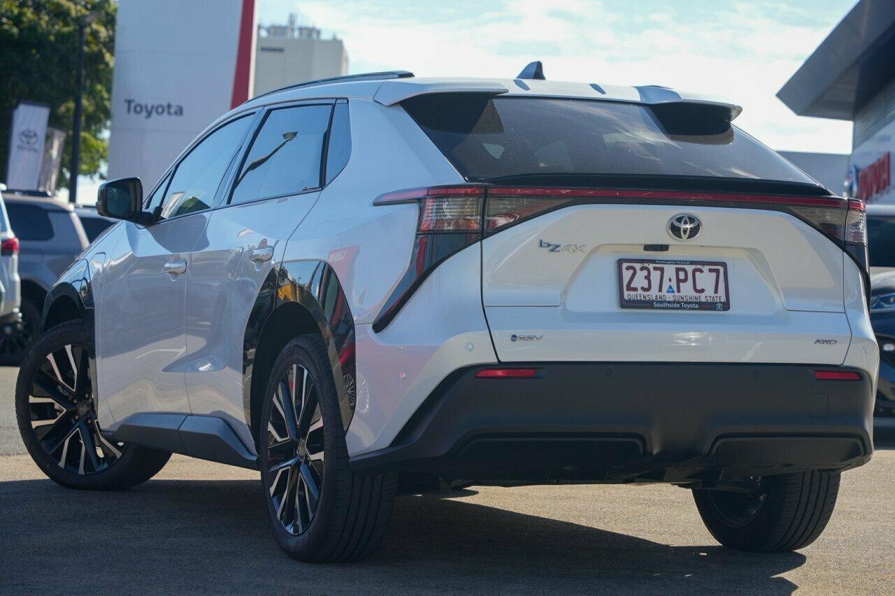 2025 Toyota bZ4X Standard AWD in White