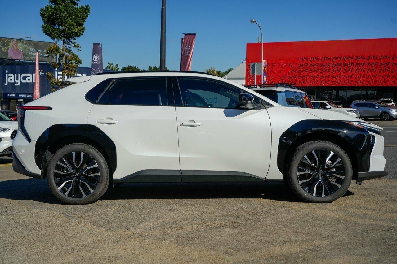 2025 Toyota bZ4X Standard AWD in White