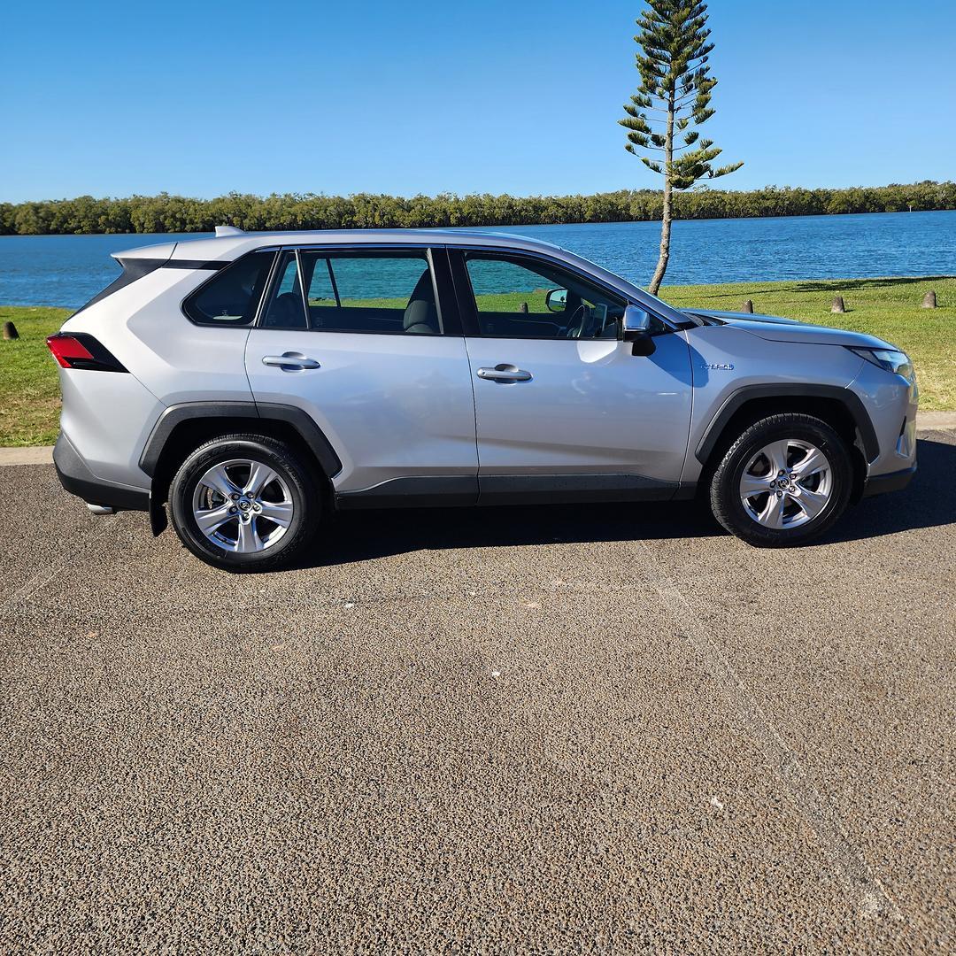 2023 Toyota RAV4 GX AWD in Silver