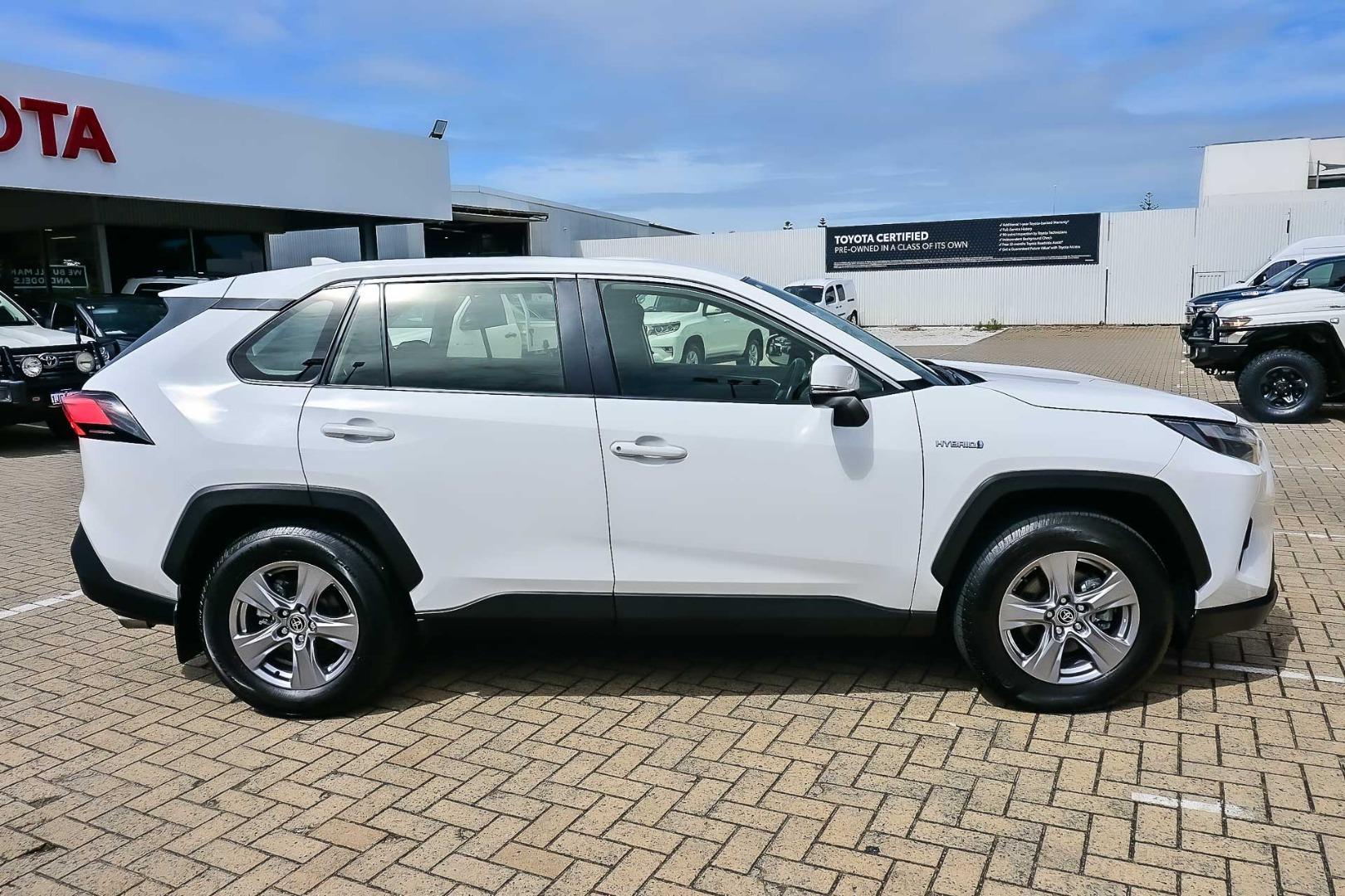 2022 Toyota RAV4 GX AWD in White
