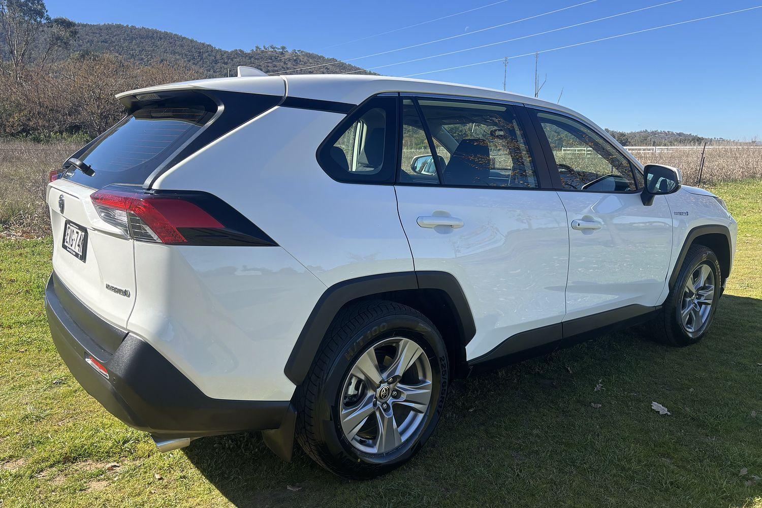 2022 Toyota RAV4 GX AWD in White