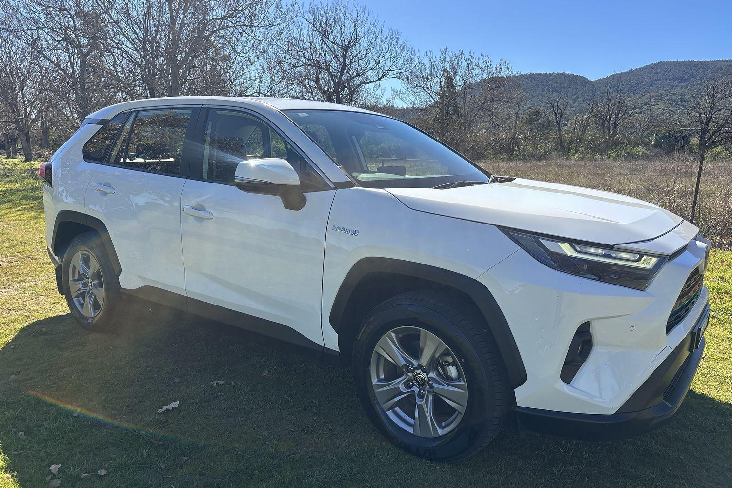 2022 Toyota RAV4 GX AWD in White