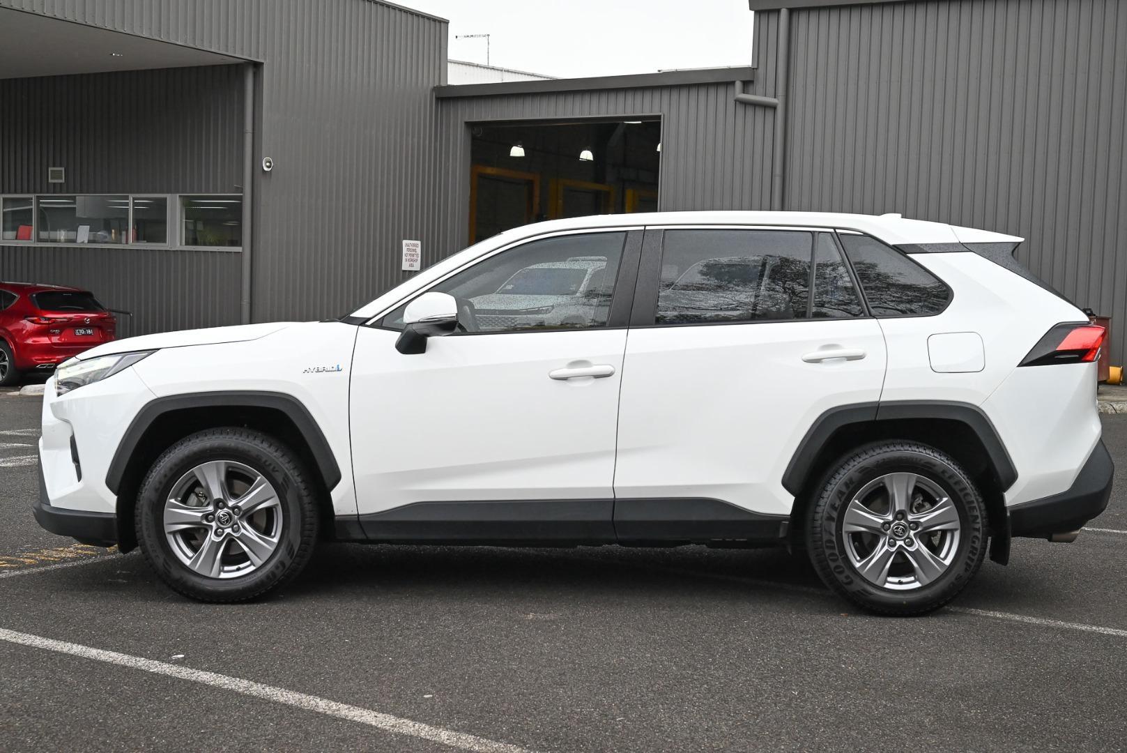 2021 Toyota RAV4 GX AWD in White