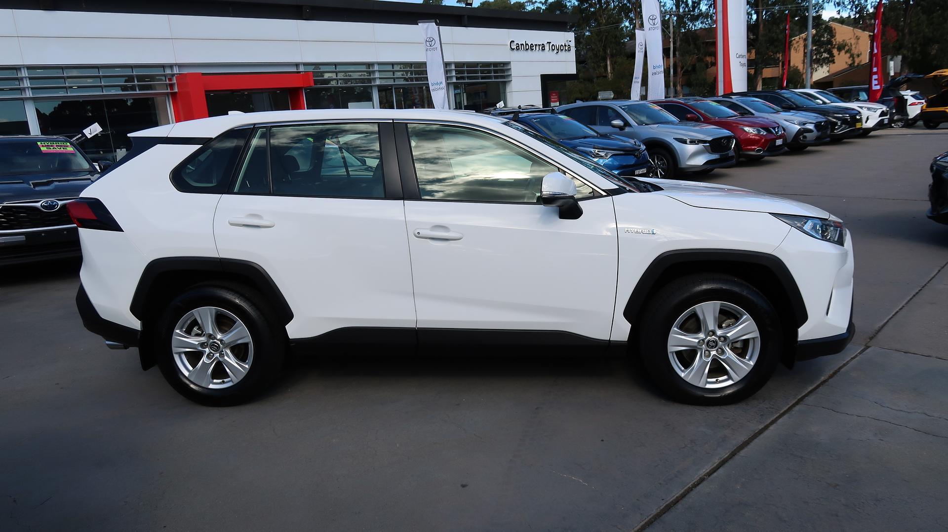 2020 Toyota RAV4 GX AWD in White