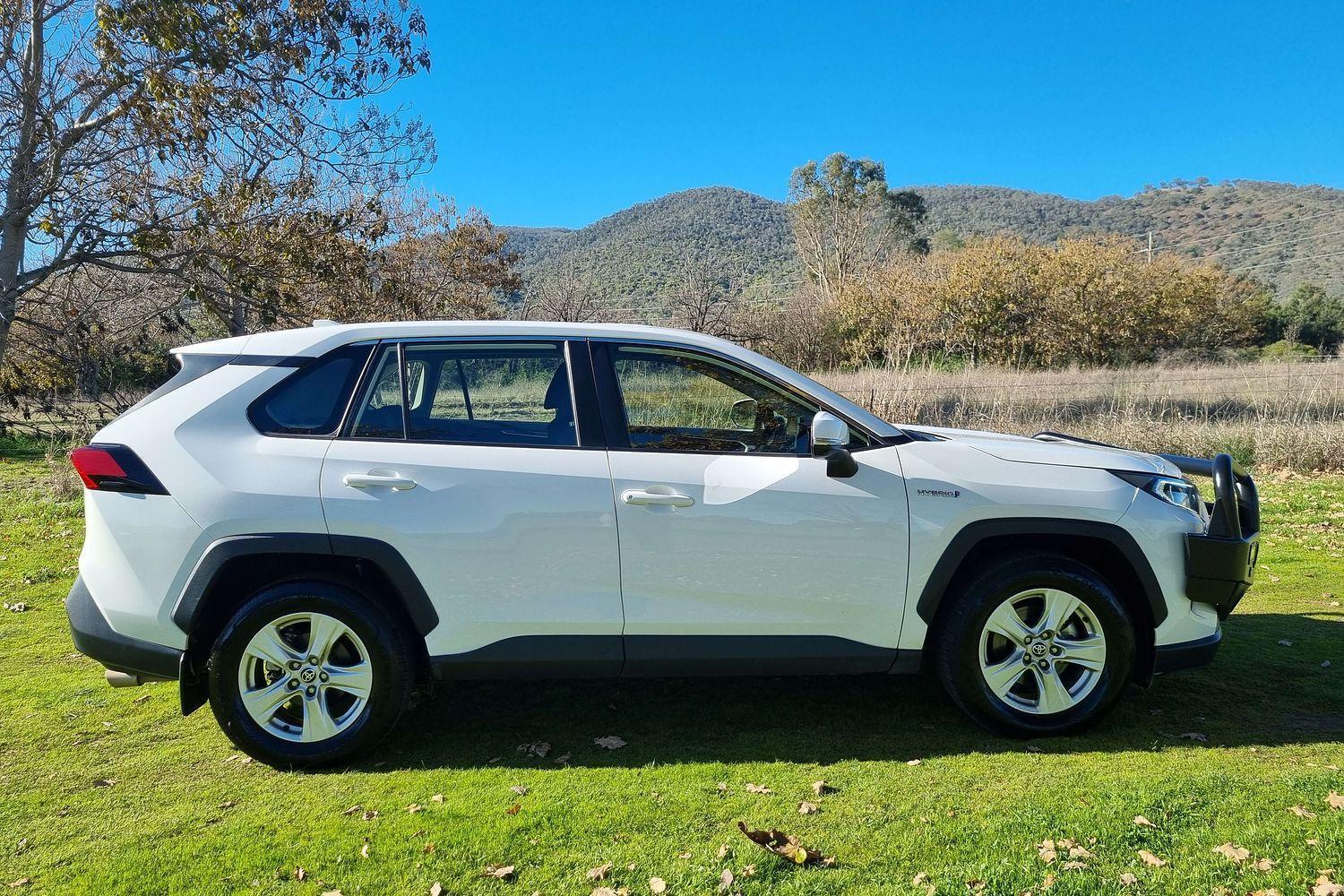 2021 Toyota RAV4 GX AWD in White