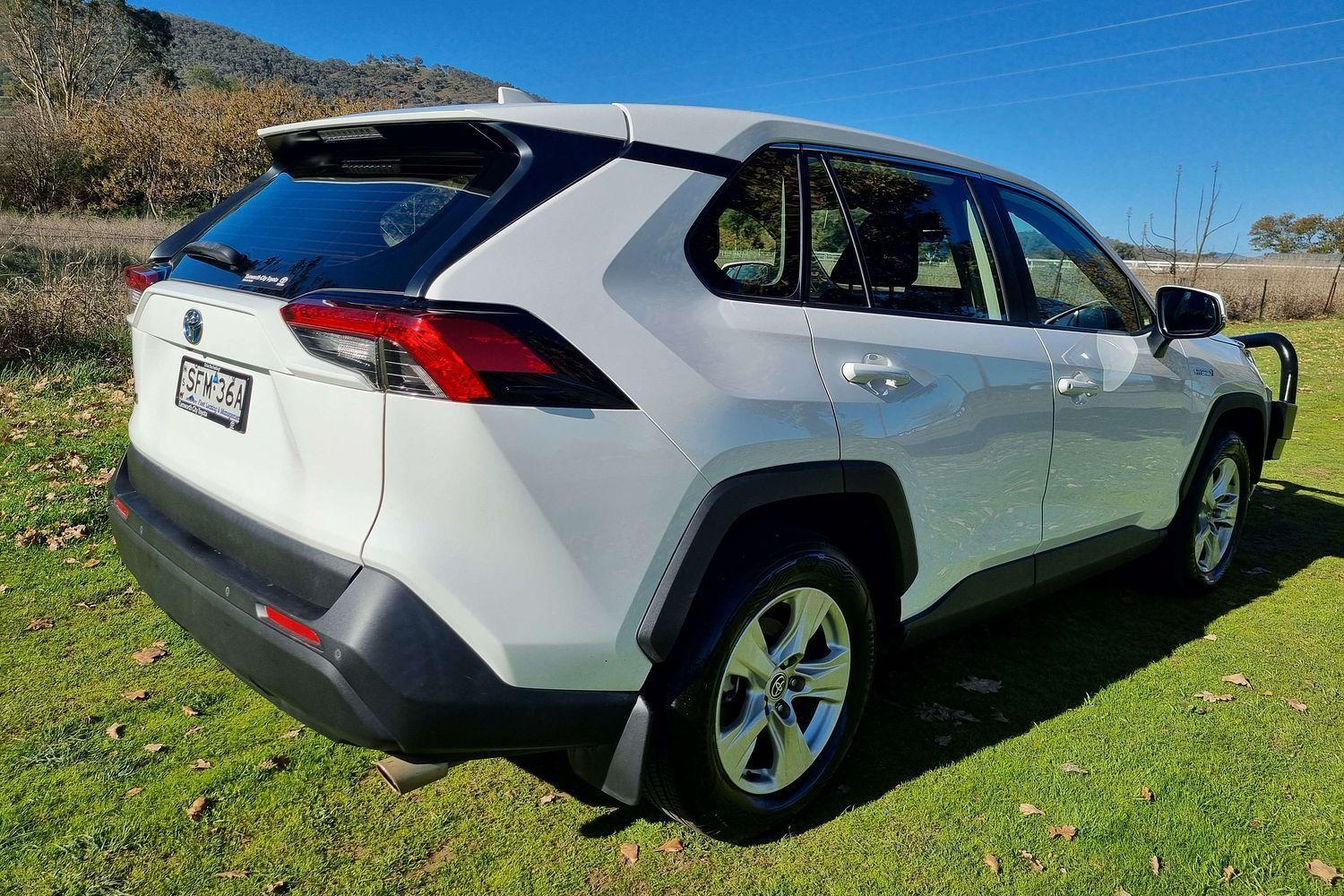 2021 Toyota RAV4 GX AWD in White