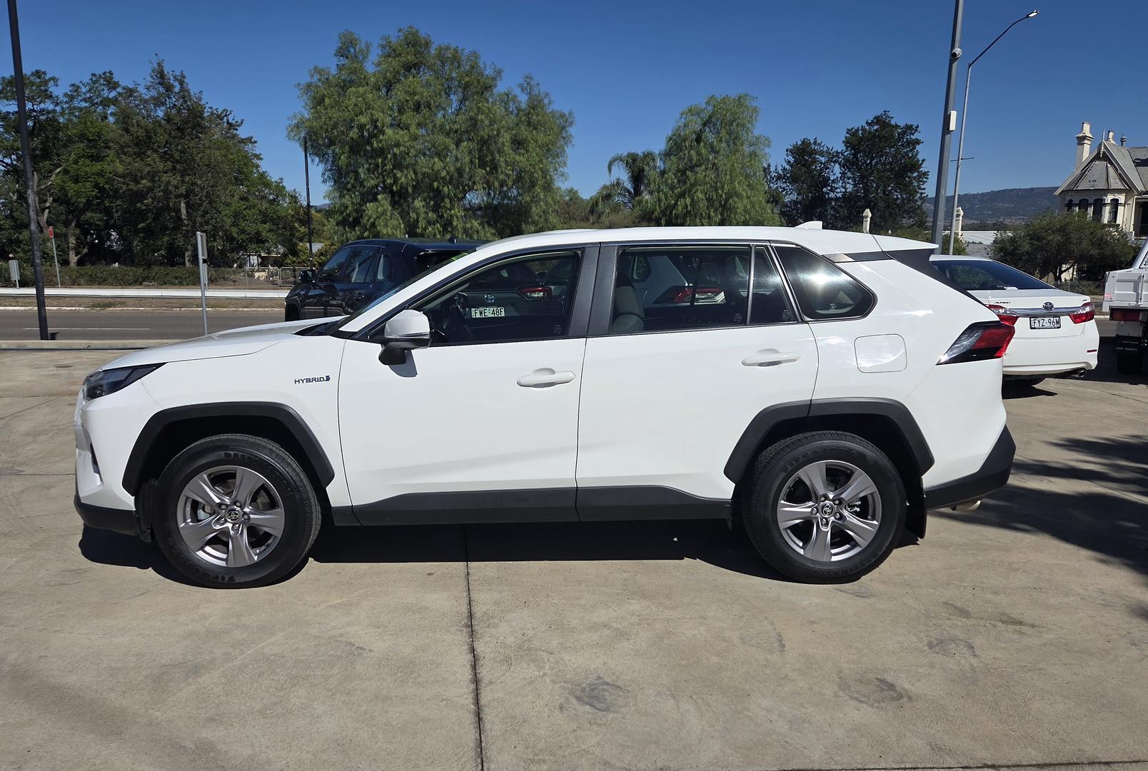 2022 Toyota RAV4 GX AWD in White