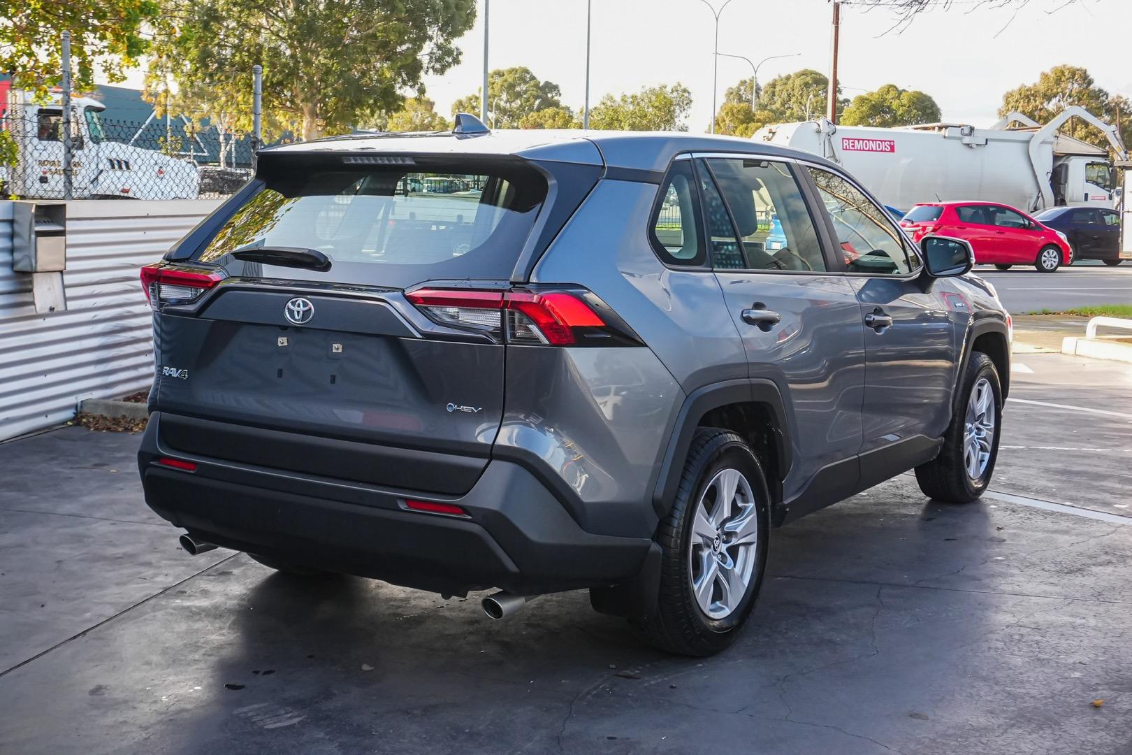 2025 Toyota RAV4 GX AWD in Silver