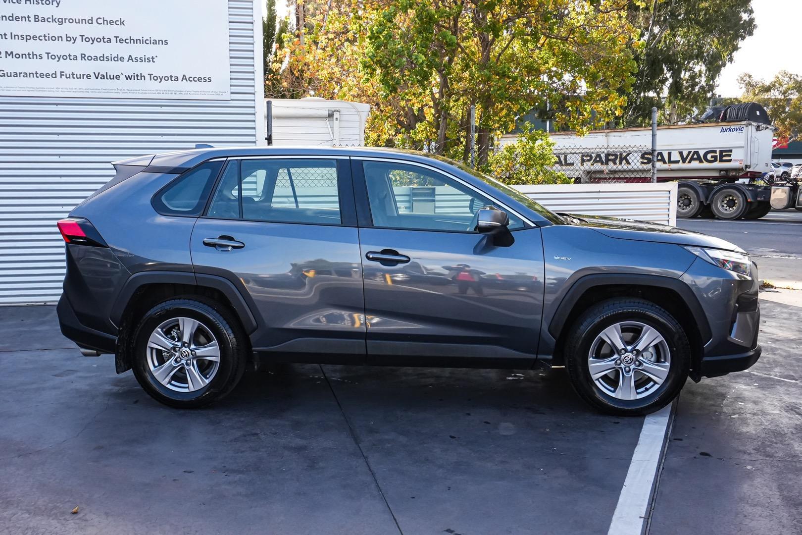 2025 Toyota RAV4 GX AWD in Silver