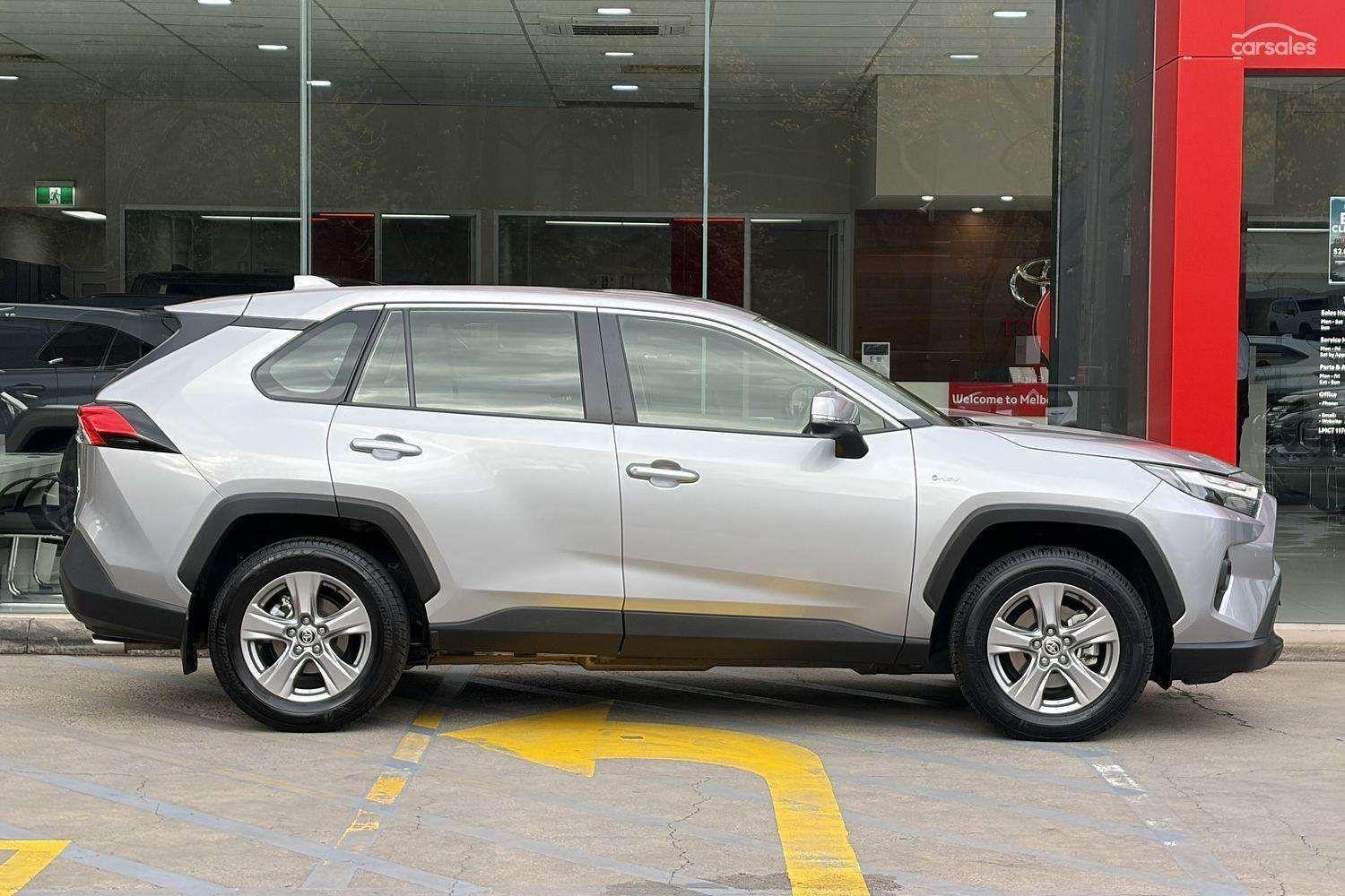 2025 Toyota RAV4 GX AWD in Silver